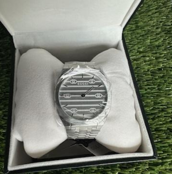 Gucci 25h 38mm - Picture 1 of 3